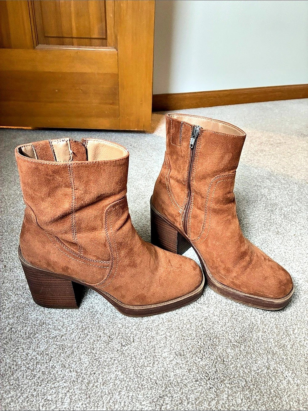 Universal Thread Brown Heeled Ankle Boots - size 8